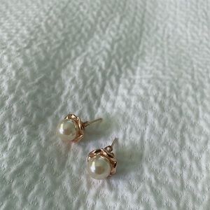 Pearl earrings